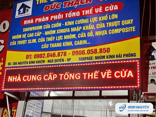 làm bảng hiệu nhôm kính đèn LED